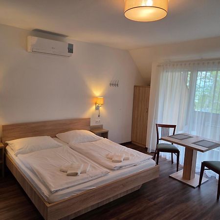 Adam Apartmanhaz 시오포크 외부 사진