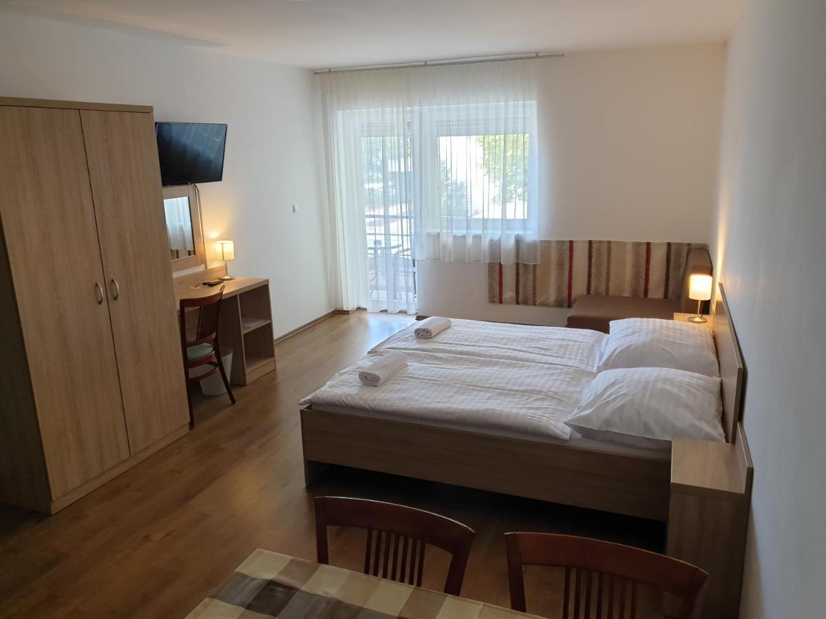 Adam Apartmanhaz 시오포크 외부 사진