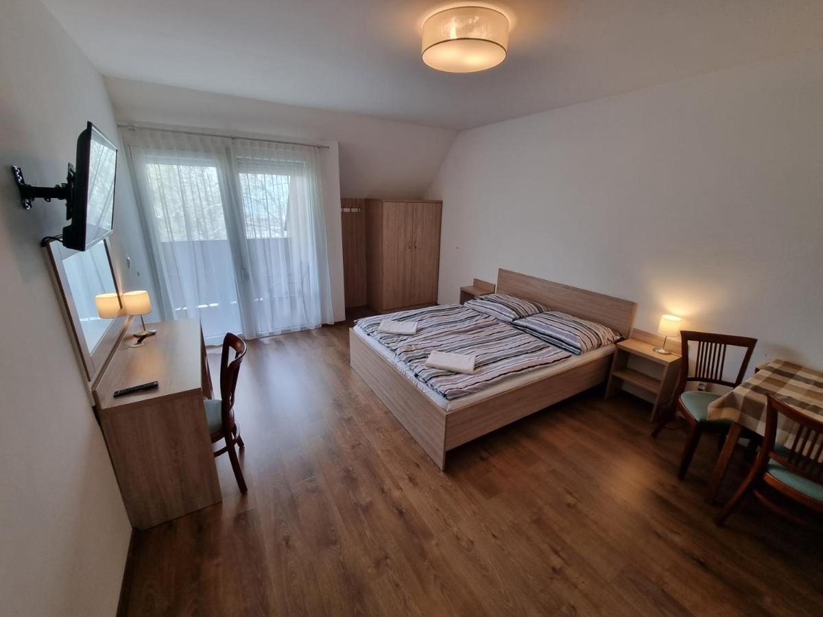 Adam Apartmanhaz 시오포크 외부 사진