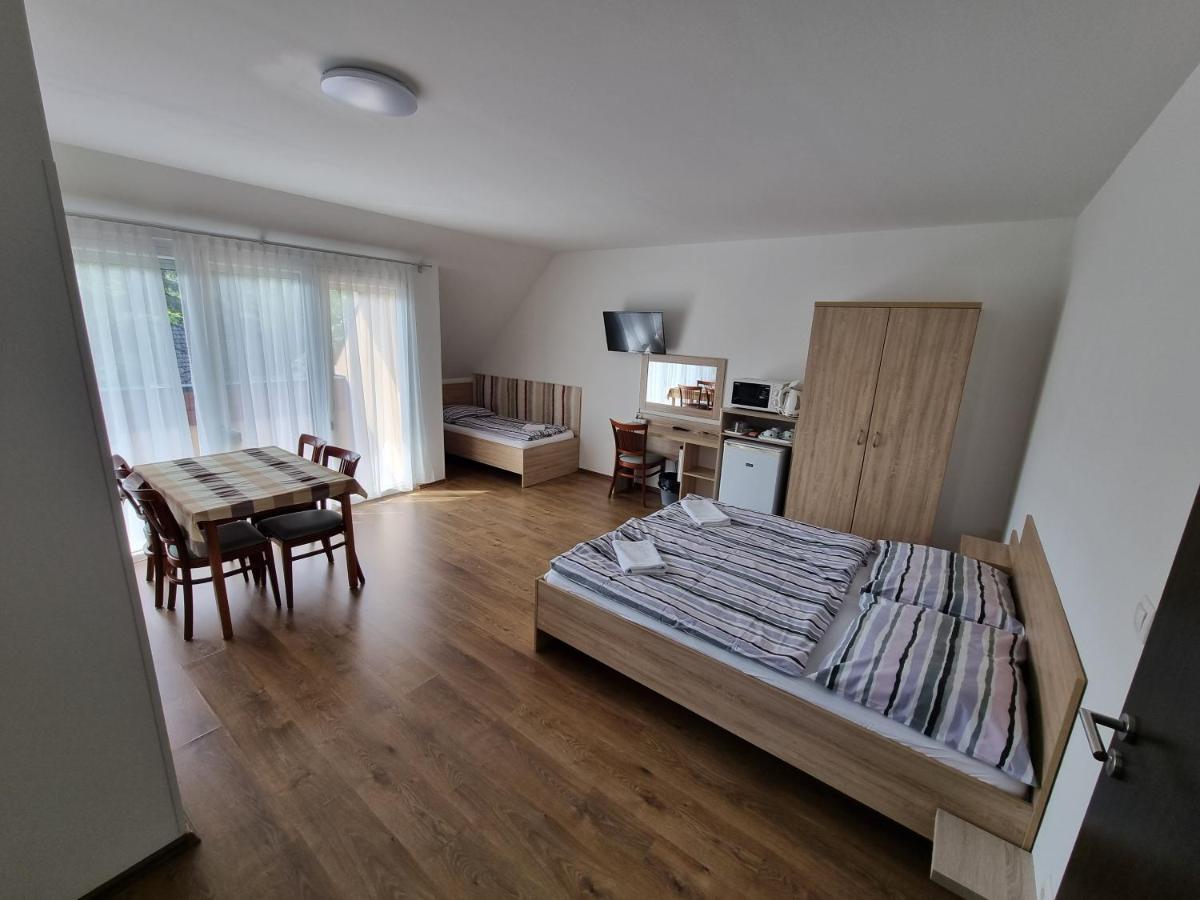 Adam Apartmanhaz 시오포크 외부 사진