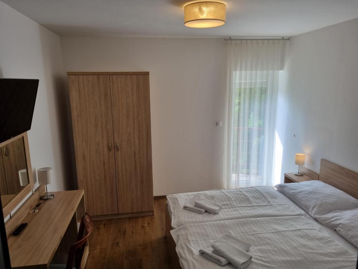 Adam Apartmanhaz 시오포크 외부 사진