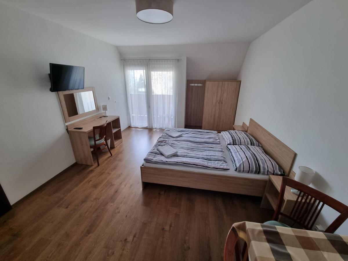 Adam Apartmanhaz 시오포크 외부 사진