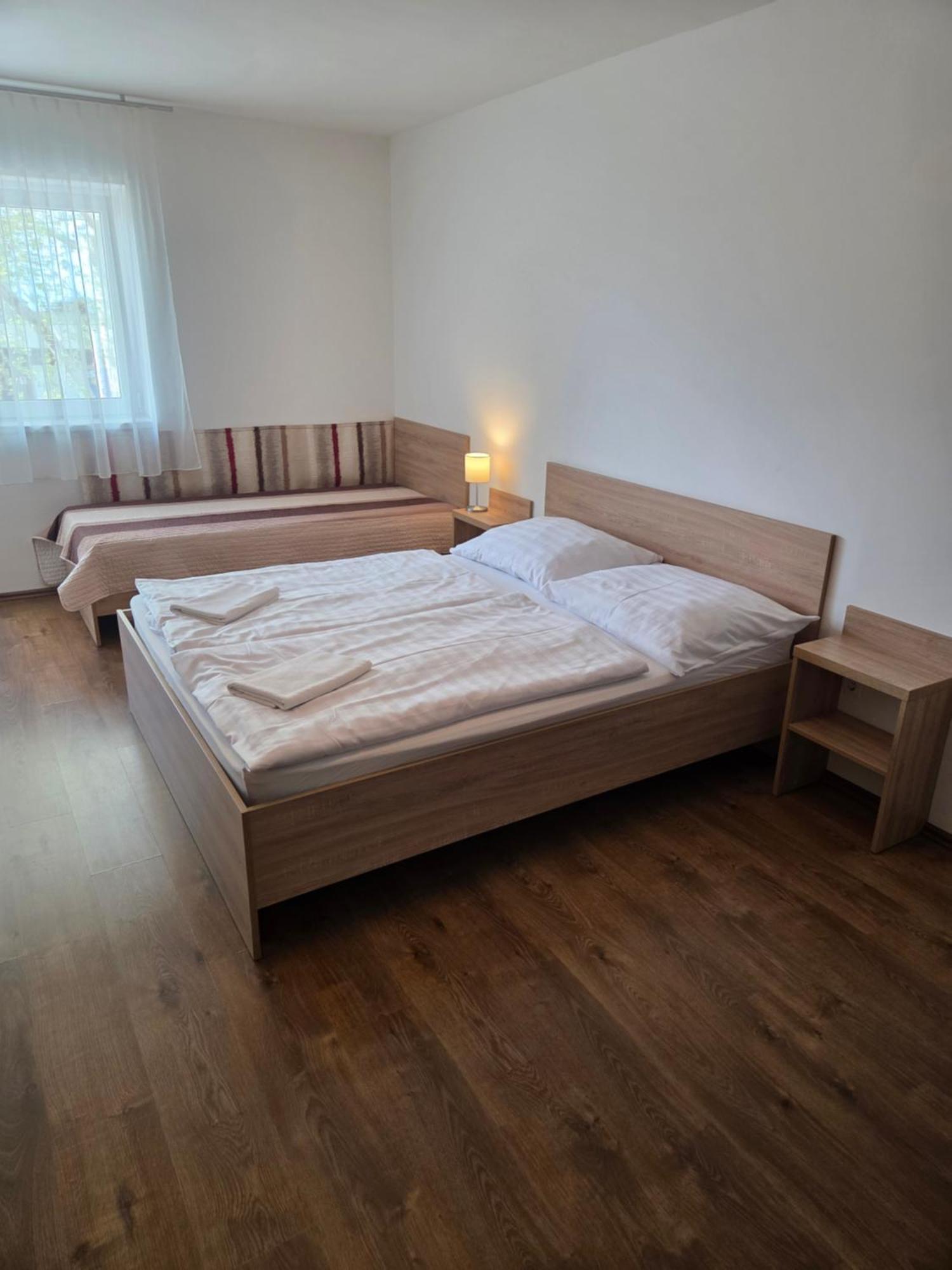 Adam Apartmanhaz 시오포크 외부 사진